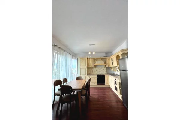 Shtepi me qera 2+1 ne Tirane - 700 Euro