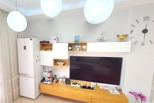 Shtepi ne shitje Apartament ne Tirane, 2+1, Mobilimi E mobiluar, Pagesa 250,000  Euro.