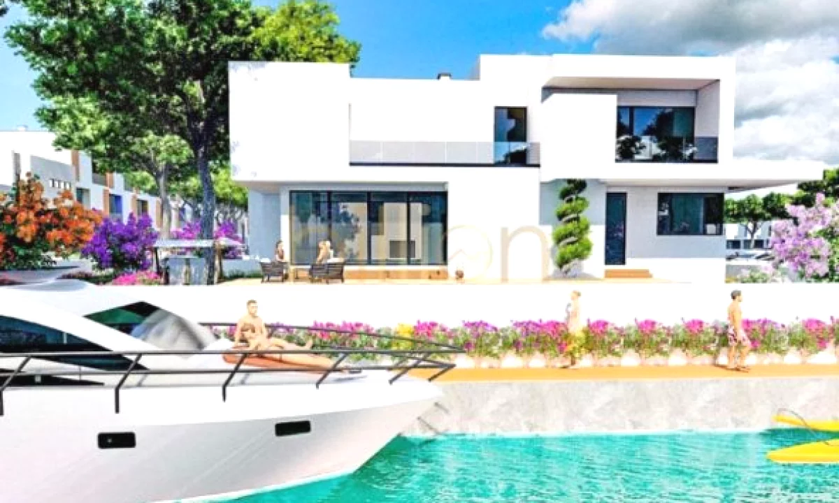 Shtepi ne shitje Vila Luksoze ne Durres, 3+1, Mobilimi Bosh, pa mobiluar, Pagesa 420,000  Euro.