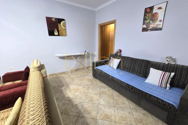 Shtepi me qera 2+1 ne Tirane - 700 Euro