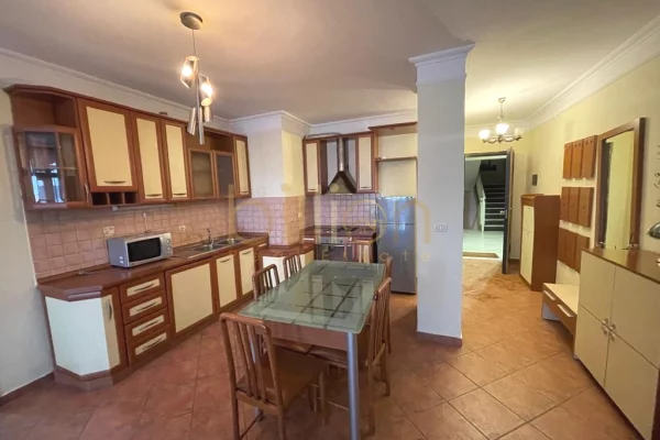 Shtepi me qera Apartament ne Tirane, 2+1, Mobilimi E mobiluar, Pagesa 1,200  Euro.