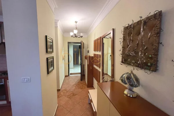 Shtepi me qera 2+1 ne Tirane - 1,200 Euro