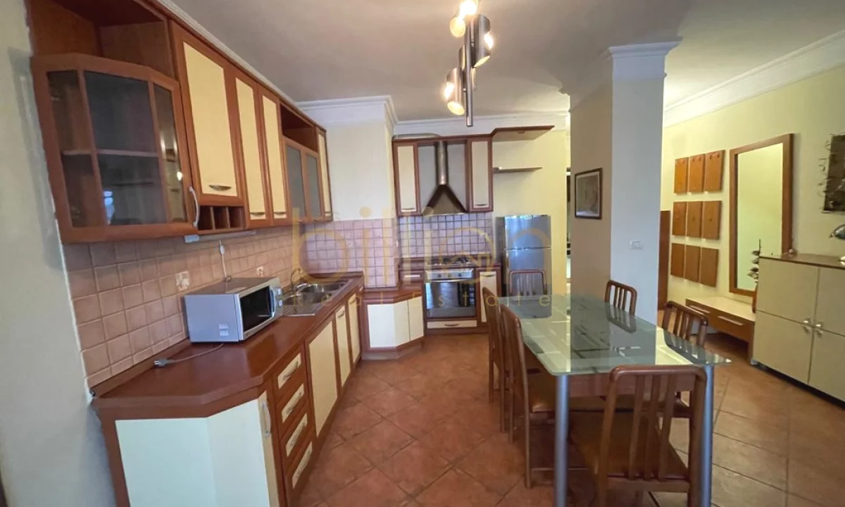 Shtepi me qera Apartament ne Tirane, 2+1, Mobilimi E mobiluar, Pagesa 1,200  Euro.