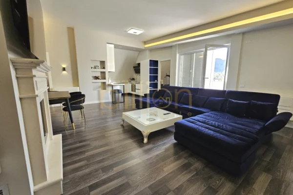 Shtepi ne shitje Apartament ne Tirane, 3+1, Mobilimi E mobiluar, Pagesa 280,000  Euro.