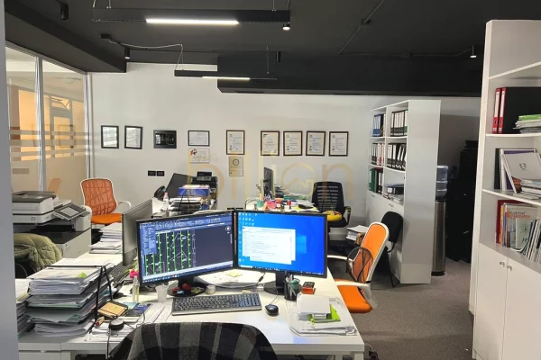 Ambient biznesi me qera 3+1 ne Tirane - 1,100 Euro