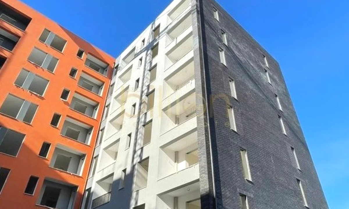 Shtepi ne shitje Apartament ne Tirane, 1+1, Mobilimi Bosh, pa mobiluar, Pagesa 78,300  Euro.