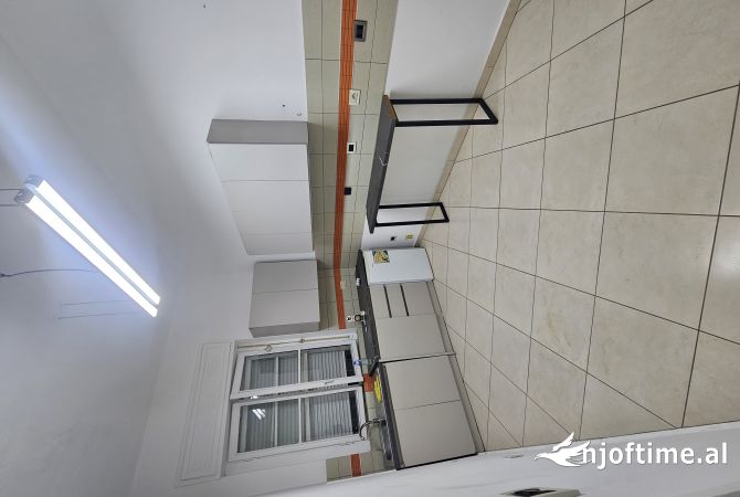 Ambient biznesi me qera 3+1 ne Tirane - 2,400 Euro