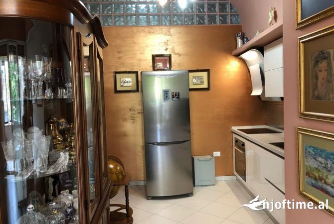 Ambient biznesi ne shitje 3+1 ne Tirane - 350,000 Euro