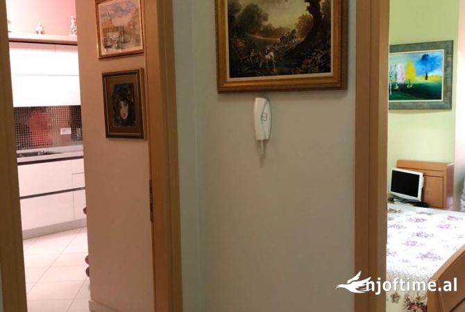 Shitet ambient biznesi te Rr Bogdaneve 93.1m2