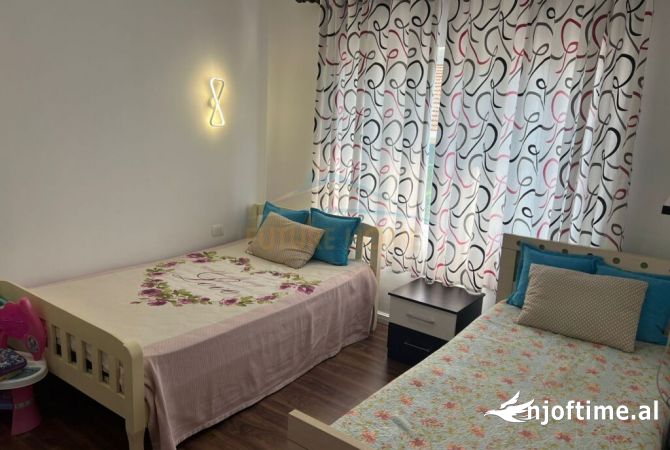 Shtepi ne shitje Vila Luksoze ne Tirane, 6+1, Mobilimi E mobiluar, Pagesa 420,000  Euro.