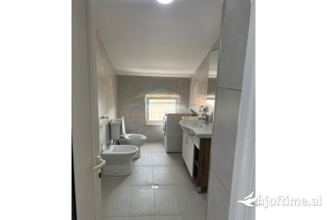 Shtepi ne shitje Vila Luksoze ne Tirane, 6+1, Mobilimi E mobiluar, Pagesa 420,000  Euro.