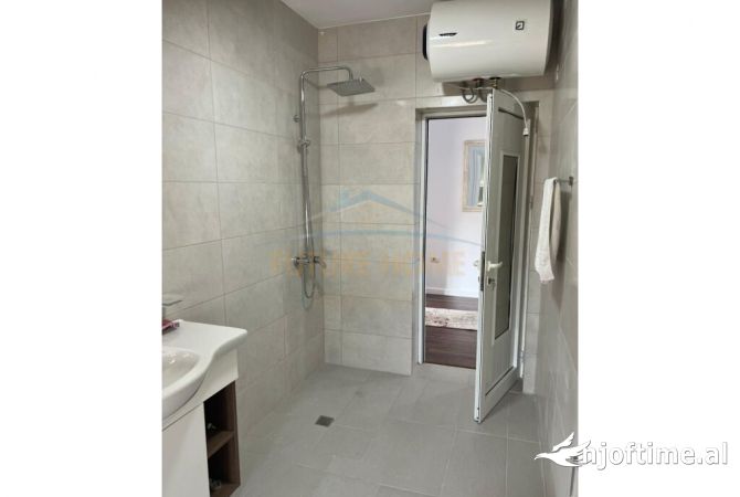 Shtepi ne shitje Vila Luksoze ne Tirane, 6+1, Mobilimi E mobiluar, Pagesa 420,000  Euro.