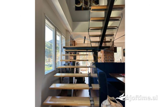 Shtepi ne shitje Duplex(shtepi me 2 kate) ne Tirane, 4+1, Mobilimi E mobiluar, Pagesa 436,000  Euro.