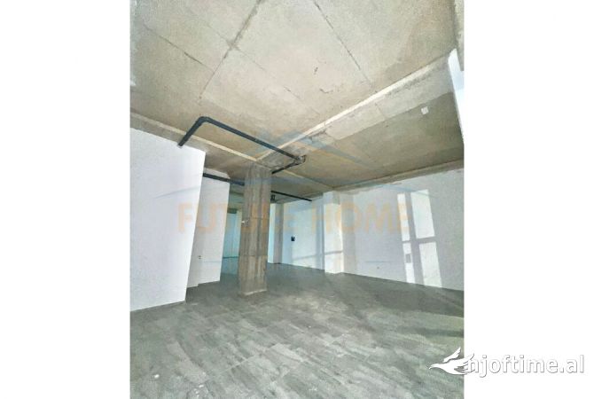 Ambient biznesi me qera 3+1 ne Tirane - 1,200 Euro