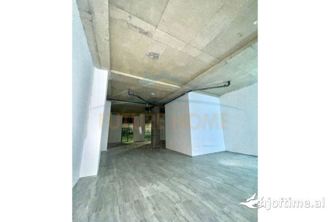 Ambient biznesi me qera 3+1 ne Tirane - 1,200 Euro