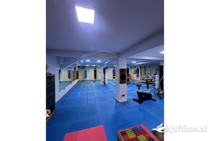 Ambient biznesi me qera 3+1 ne Tirane - 800 Euro