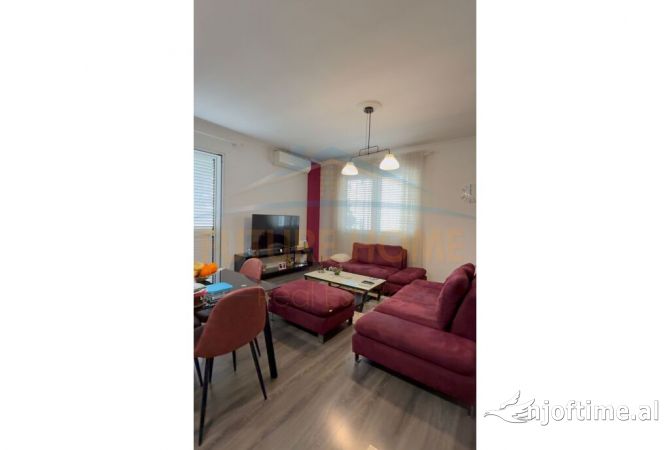 Shtepi ne shitje Apartament ne Tirane, 2+1, Mobilimi E mobiluar, Pagesa 315,000  Euro.