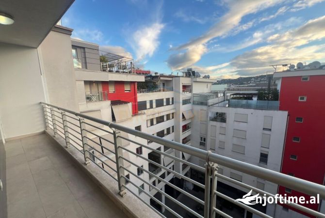 Shtepi ne shitje Duplex(shtepi me 2 kate) ne Tirane, 3+1, Mobilimi Pjeserisht e mobiluar, Pagesa 880,000  Euro.