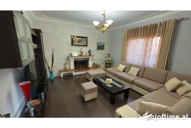 Shtepi ne shitje Vila Luksoze ne Tirane, 5+1, Mobilimi E mobiluar, Pagesa 370,000  Euro.