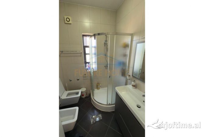 Shtepi ne shitje Vila Luksoze ne Tirane, 5+1, Mobilimi E mobiluar, Pagesa 370,000  Euro.