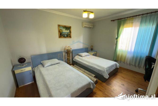 Shtepi ne shitje Vila Luksoze ne Tirane, 5+1, Mobilimi E mobiluar, Pagesa 370,000  Euro.