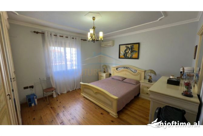 Shtepi ne shitje Vila Luksoze ne Tirane, 5+1, Mobilimi E mobiluar, Pagesa 370,000  Euro.