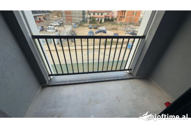 Shtepi ne shitje Apartament ne Tirane, 2+1, Mobilimi Pjeserisht e mobiluar, Pagesa 232,000  Euro.