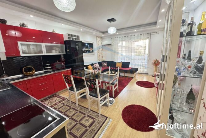 Shtepi ne shitje Apartament ne Tirane, 2+1, Mobilimi E mobiluar, Pagesa 250,000  Euro.
