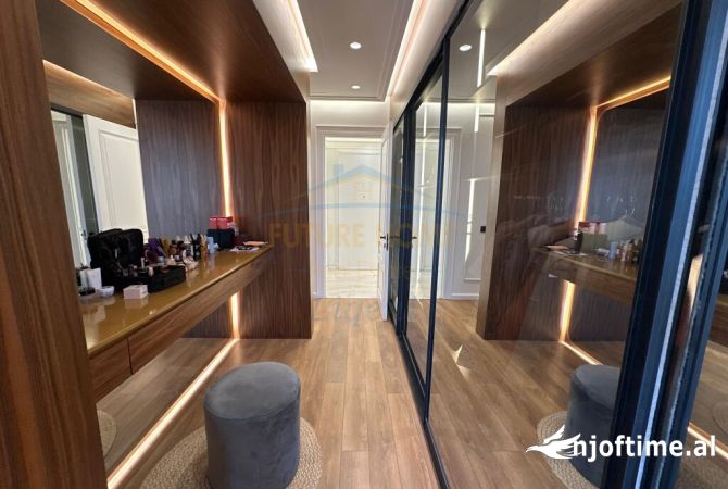 Shtepi ne shitje Apartament ne Tirane, 3+1, Mobilimi E mobiluar, Pagesa 350,000  Euro.