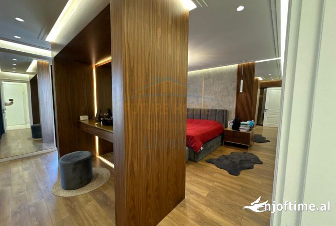 Shtepi ne shitje Apartament ne Tirane, 3+1, Mobilimi E mobiluar, Pagesa 350,000  Euro.