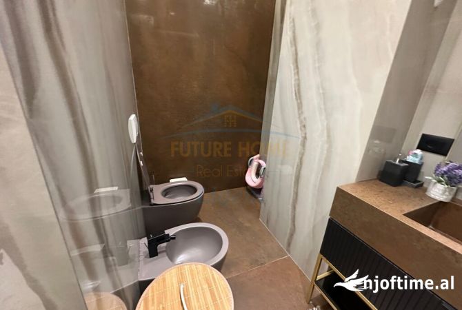 Shtepi ne shitje Apartament ne Tirane, 3+1, Mobilimi E mobiluar, Pagesa 350,000  Euro.