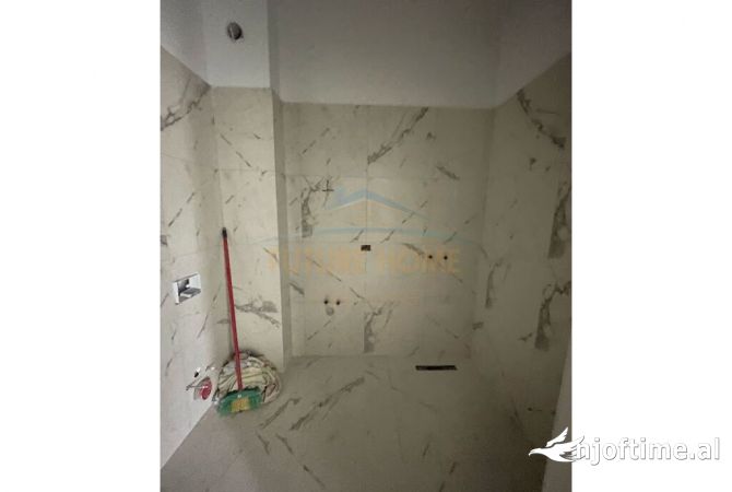 Shtepi ne shitje Apartament ne Tirane, 1+1, Mobilimi Pjeserisht e mobiluar, Pagesa 124,000  Euro.