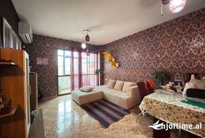 Shtepi ne shitje Apartament ne Tirane, 2+1, Mobilimi E mobiluar, Pagesa 130,000  Euro.
