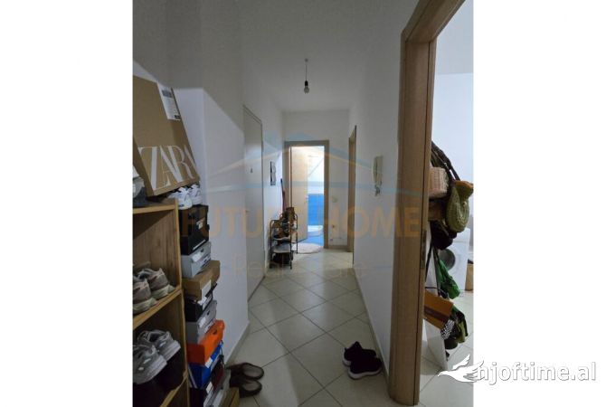 Shtepi ne shitje Apartament ne Tirane, 2+1, Mobilimi E mobiluar, Pagesa 119,000  Euro.