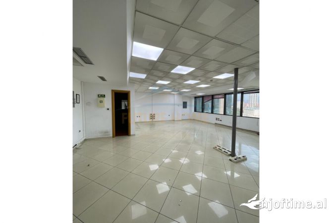 Ambient biznesi me qera 3+1 ne Tirane - 1,725 Euro