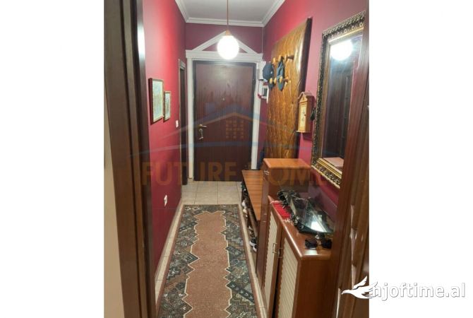 Shtepi me qera Apartament ne Tirane, 3+1, Mobilimi E mobiluar, Pagesa 1,000  Euro.