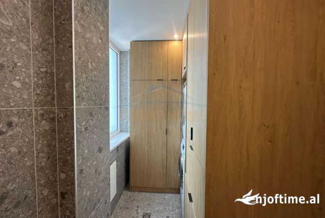 Shtepi me qera Apartament ne Tirane, 3+1, Mobilimi E mobiluar, Pagesa 2,500  Euro.