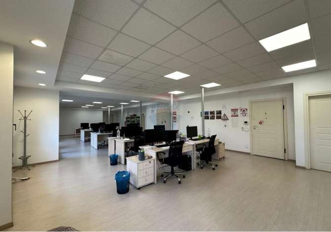 Ambient biznesi me qera 3+1 ne Tirane - 5,500 Euro