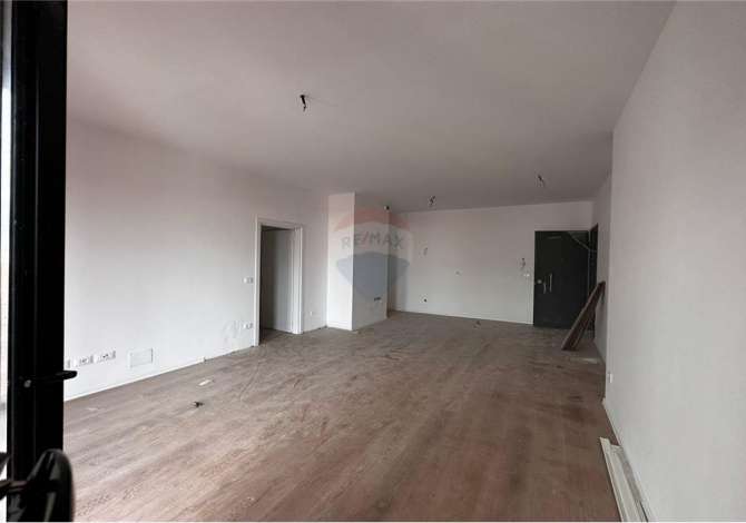 Ambient biznesi me qera 3+1 ne Tirane - 1,700 Euro