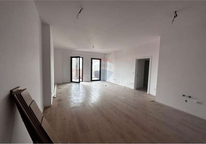 Ambient biznesi me qera 3+1 ne Tirane - 1,700 Euro