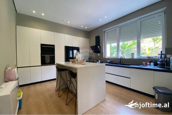 Shtepi me qera 5+1 ne Tirane - 3,000 Euro