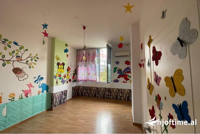 Ambient biznesi me qera 3+1 ne Tirane - 1,000 Euro