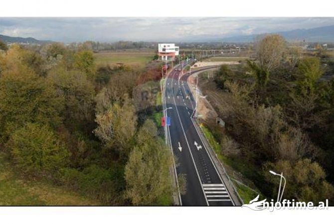 Truall ose Toke ne Tirane - 700,000 Euro