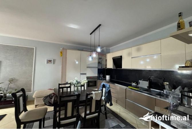 Shtepi me qera 2+1 ne Tirane - 52,000 Leke