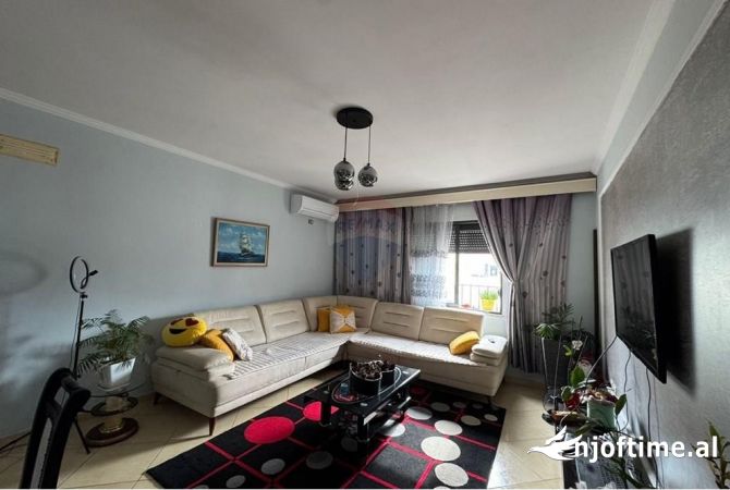 Shtepi me qera 2+1 ne Tirane - 52,000 Leke