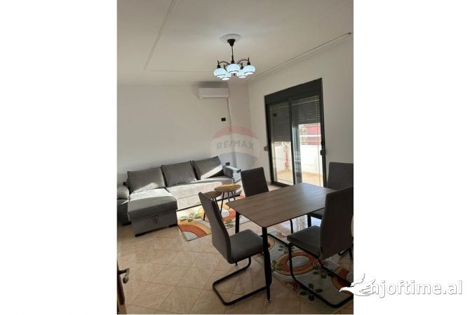 Shtepi me qera 2+1 ne Tirane - 550 Euro