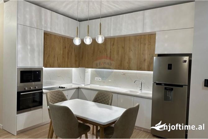 Shtepi me qera 2+1 ne Tirane - 1,400 Euro