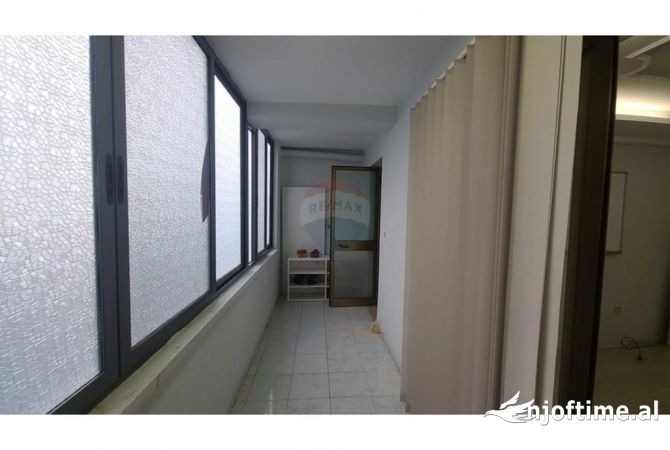 Ambient biznesi me qera 3+1 ne Tirane - 790 Euro