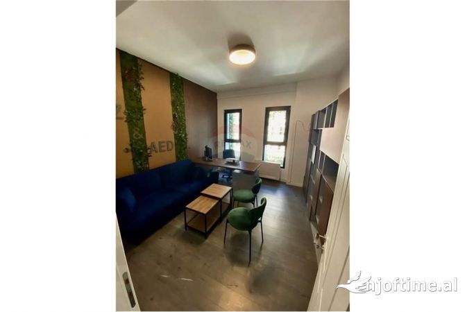 Ambient biznesi me qera 3+1 ne Tirane - 1,000 Euro