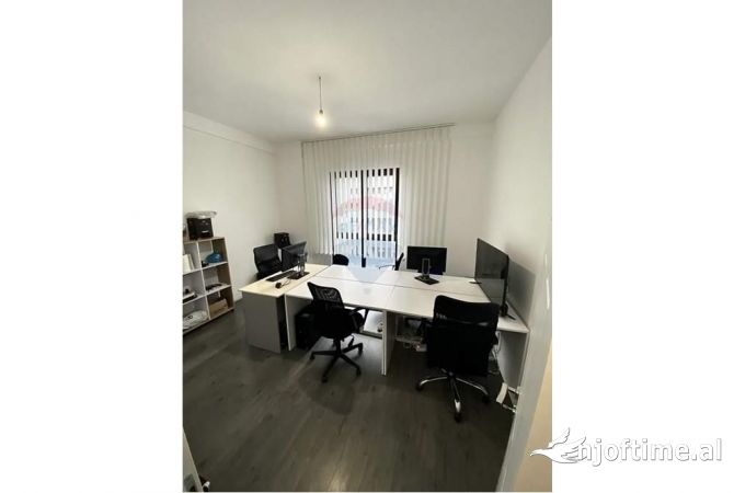 Ambient biznesi me qera 3+1 ne Tirane - 1,000 Euro